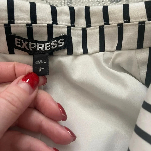 Express black and white striped button vest‎ - Picture 4 of 7